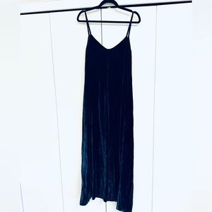 NWOT velvet reformation navy blue sleeveless dress size large.